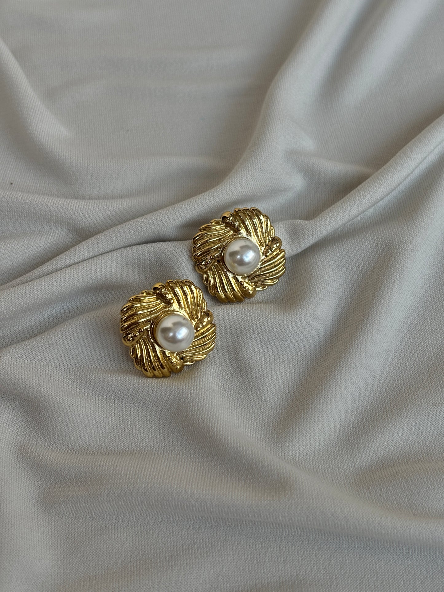 Pearl earring