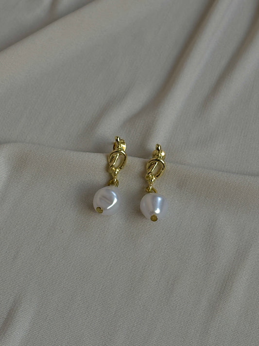 Pearl Drop Earring
